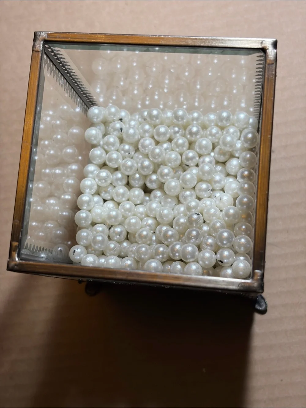 Elegant pen and pencil holder with pearls and stunning metawork